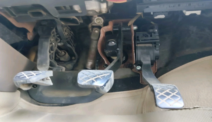 2013 Skoda Rapid AMBITION 1.6 TDI CR MT, Diesel, Manual, 1,63,088 km, interior