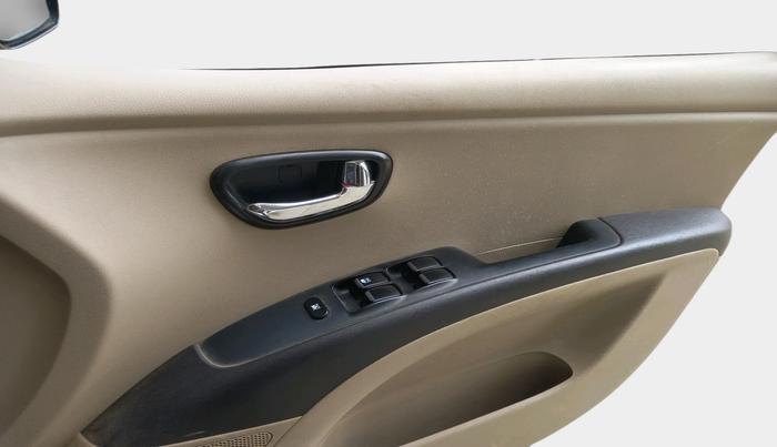 2012 Hyundai i10 MAGNA 1.1, Petrol, Manual, 1,04,196 km, interior