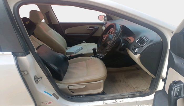 2011 Volkswagen Polo HIGHLINE DIESEL, Diesel, Manual, 1,42,754 km, interior