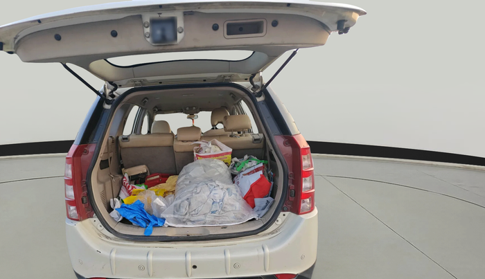 2016 Mahindra XUV500 W6 AT, Diesel, Automatic, 2,91,798 km, exterior