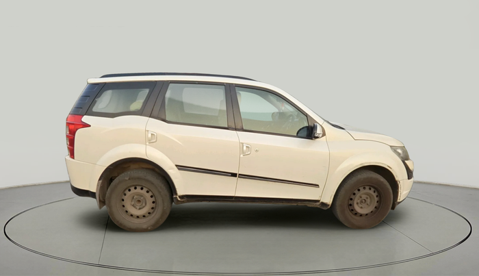 2016 Mahindra XUV500 W6 AT, Diesel, Automatic, 2,91,798 km, exterior