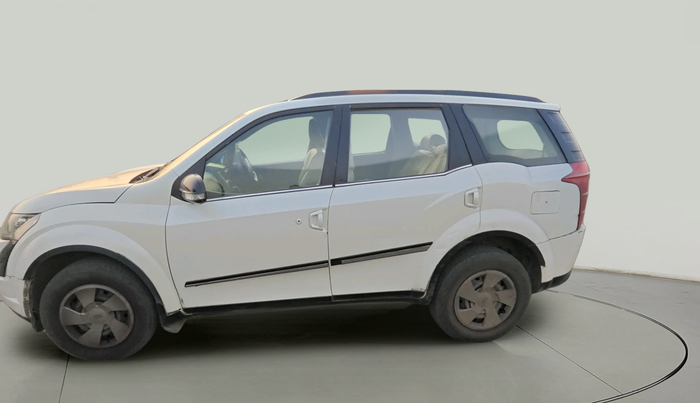 2016 Mahindra XUV500 W6 AT, Diesel, Automatic, 2,91,798 km, exterior