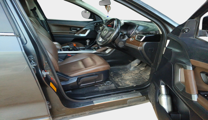 2019 Tata Harrier XZ 2.0L, Diesel, Manual, 2,05,544 km, interior