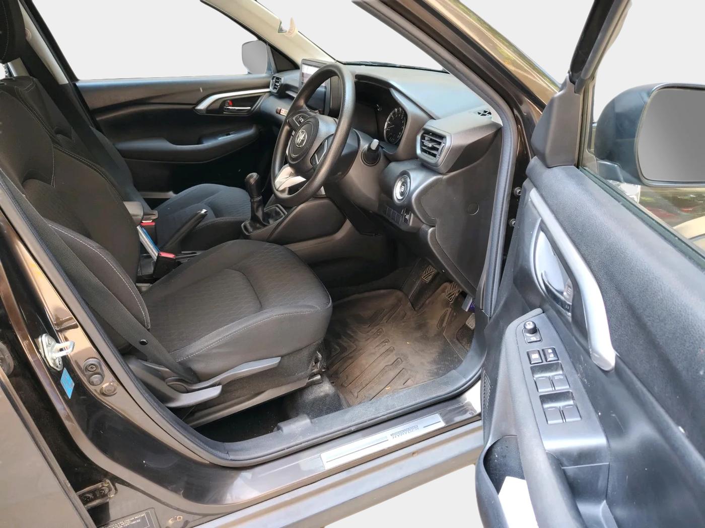 2023 Toyota URBAN CRUISER HYRYDER E NEO DRIVE, Petrol, Manual, 24,900 km, interior