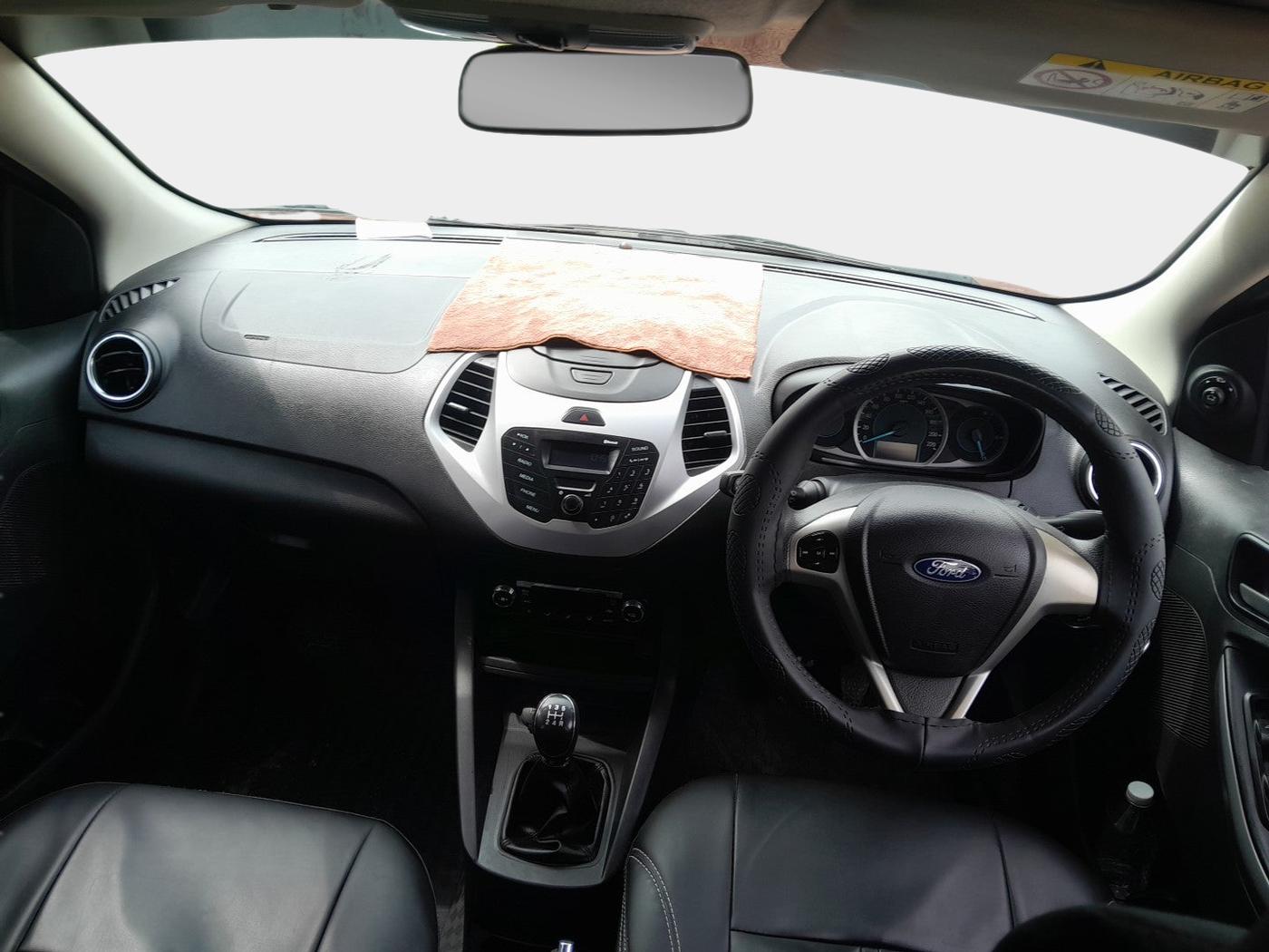 2017 Ford New Figo TITANIUM 1.2 PETROL MT, Petrol, Manual, 73,886 km, interior