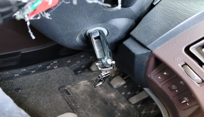 2014 Mahindra XUV500 W6, Diesel, Manual, 1,70,312 km, interior