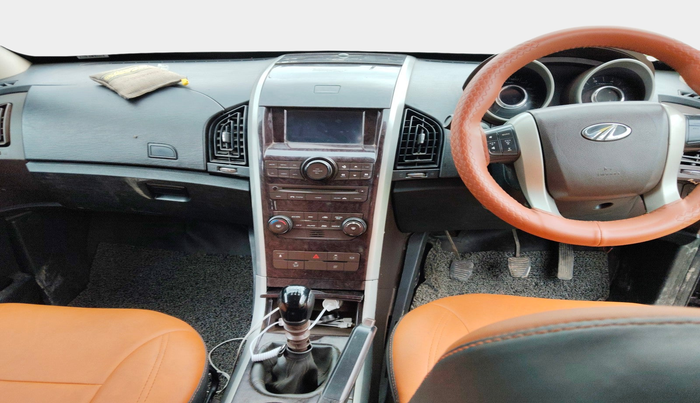 2014 Mahindra XUV500 W8, Diesel, Manual, 1,25,707 km, interior