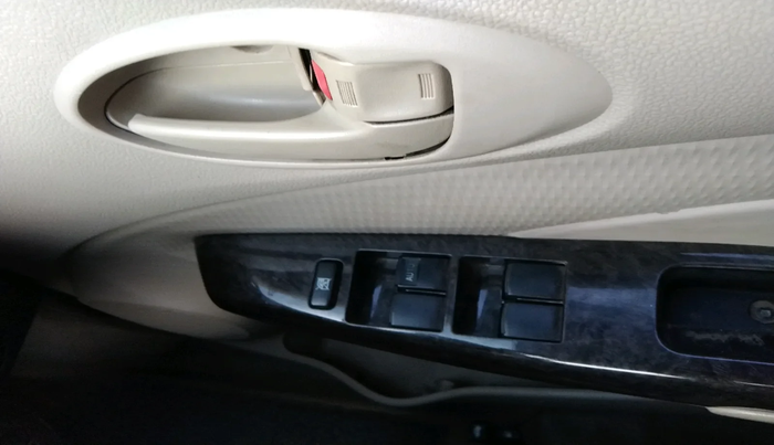 2017 Toyota Etios Liva VX, Petrol, Manual, 77,327 km, interior
