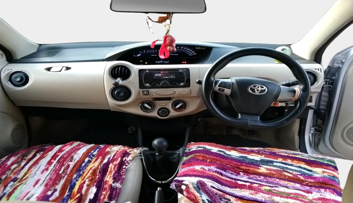 2017 Toyota Etios Liva VX, Petrol, Manual, 77,327 km, interior