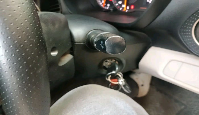 2019 Hyundai NEW SANTRO MAGNA, Petrol, Manual, 74,900 km, interior