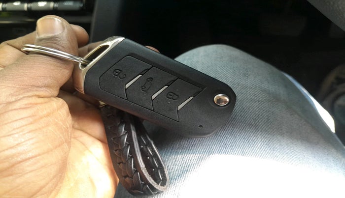 2024 Mahindra XUV700 AX 7 LUXURY D AT 7 STR, Diesel, Automatic, 42,183 km, interior