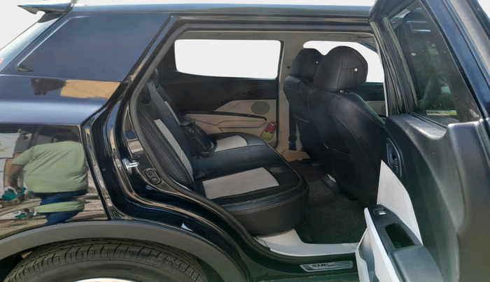 2024 Mahindra XUV300 W4 1.2 PETROL, Petrol, Manual, 3,901 km, interior