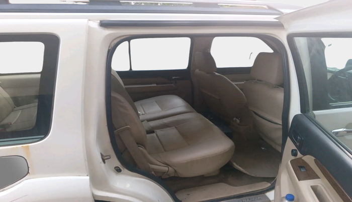 2013 Ford Endeavour 2.5L 4X2 MT, Diesel, Manual, 99,692 km, interior