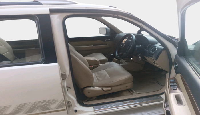 2013 Ford Endeavour 2.5L 4X2 MT, Diesel, Manual, 99,692 km, interior