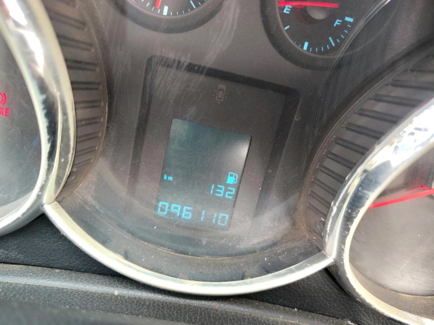 2011 Chevrolet Cruze LTZ, Diesel, Manual, 96,110 km, interior