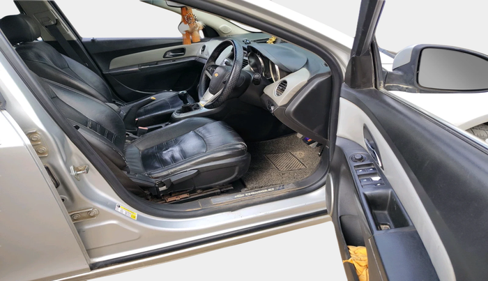 2011 Chevrolet Cruze LTZ, Diesel, Manual, 96,110 km, interior