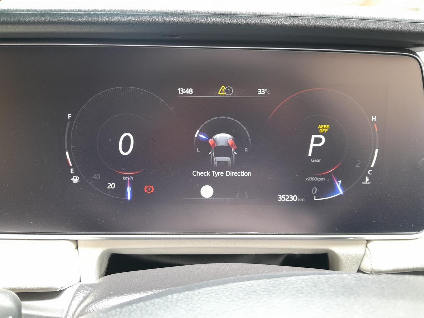 2023 Mahindra XUV700 AX 7 LUXURY D AT 7 STR, Diesel, Automatic, 35,230 km, interior