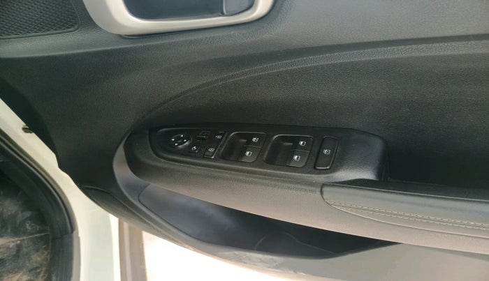 2019 Hyundai VENUE SX 1.0 (O) TURBO, Petrol, Manual, 84,550 km, interior