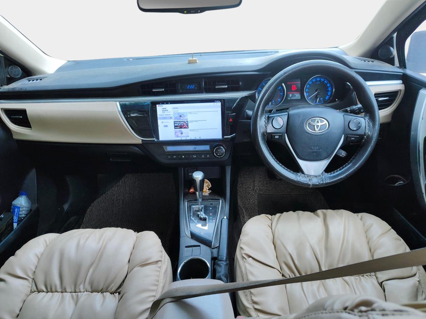 2015 Toyota Corolla Altis VL CVT PETROL, Petrol, Automatic, 1,62,468 km, interior