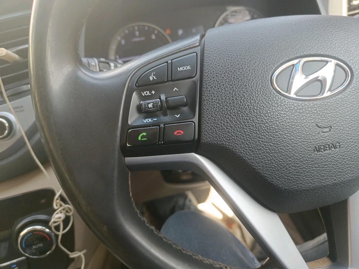 2017 Hyundai Tucson 2WD AT GL DIESEL
, Diesel, Automatic, 86,745 km, interior