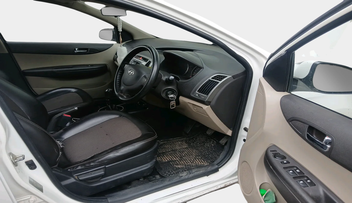 2013 Hyundai i20 MAGNA 1.4 CRDI, Diesel, Manual, 1,10,718 km, interior