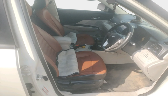 2019 Mahindra XUV300 W8 1.5 DIESEL, Diesel, Manual, 1,33,546 km, interior