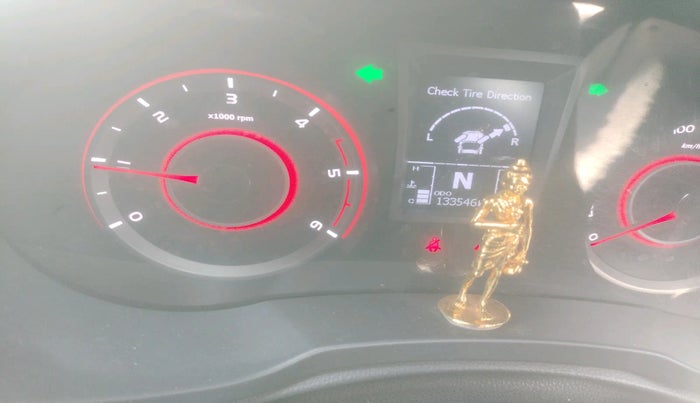 2019 Mahindra XUV300 W8 1.5 DIESEL, Diesel, Manual, 1,33,546 km, interior