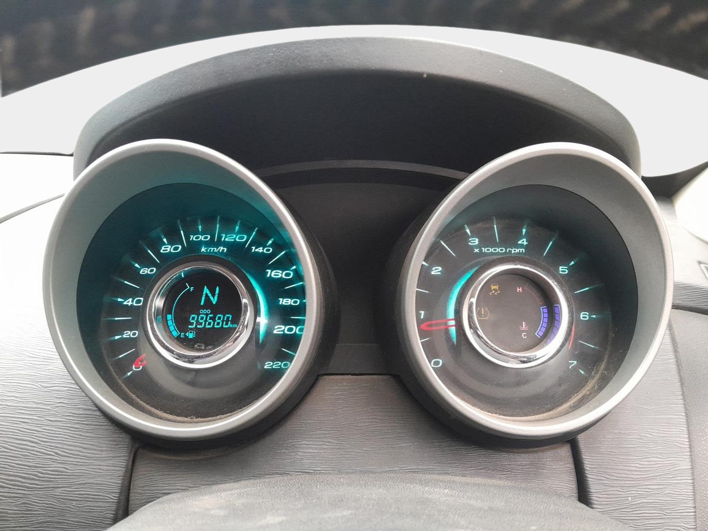 2016 Mahindra XUV500 W10, Diesel, Manual, 99,680 km, interior