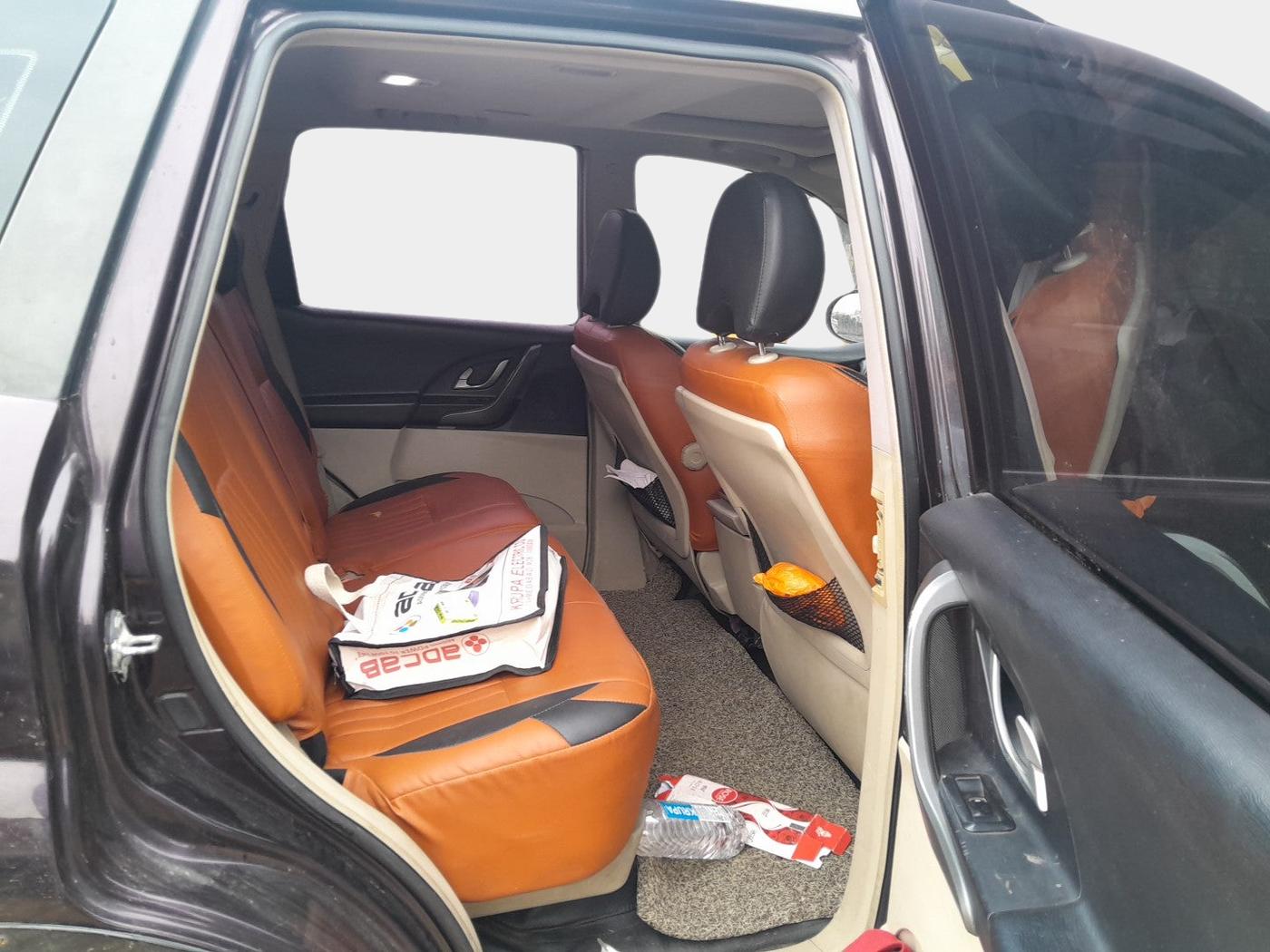 2016 Mahindra XUV500 W10, Diesel, Manual, 99,680 km, interior
