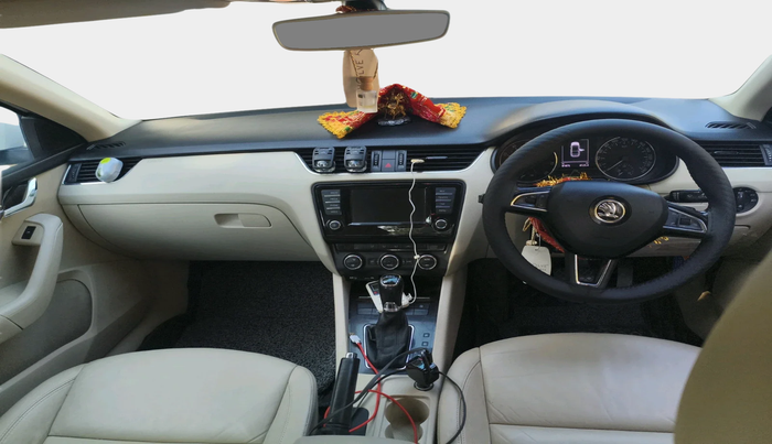 2017 Skoda Octavia STYLE PLUS AT 1.8 TSI, Petrol, Automatic, 81,875 km, interior