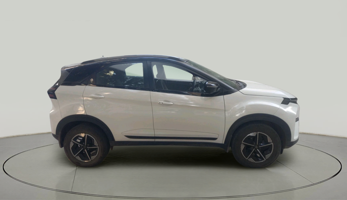2023 Tata NEXON FEARLESS + SUNROOF AMT DUAL TONE 1.5 DIESEL, Diesel, Automatic, 26,859 km, exterior