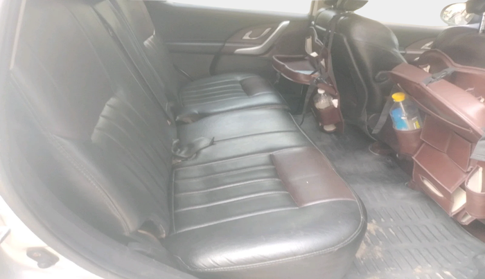 2015 Mahindra XUV500 W6, Diesel, Manual, 1,09,962 km, interior