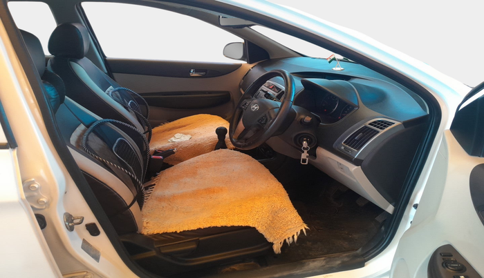2013 Hyundai i20 SPORTZ 1.2, Petrol, Manual, 73,227 km, interior