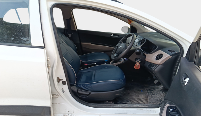 2016 Hyundai Grand i10 SPORTZ 1.1 CRDI, Diesel, Manual, 88,799 km, interior