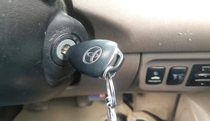 2015 Toyota Innova 2.5 GX 8 STR, Diesel, Manual, 1,46,775 km, interior