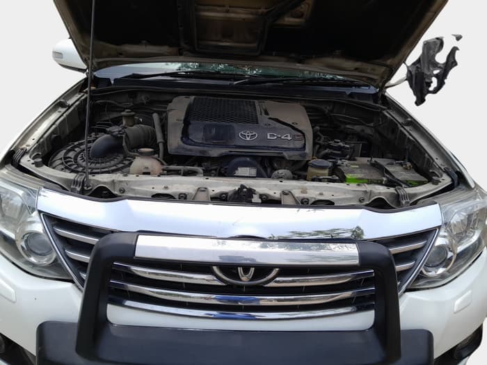 2014 Toyota Fortuner 3.0 4X2 AT, Diesel, Automatic, 2,03,335 km, exterior