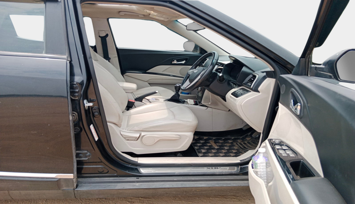 2019 Mahindra XUV300 W8 (O) 1.5 DIESEL, Diesel, Manual, 1,25,000 km, interior