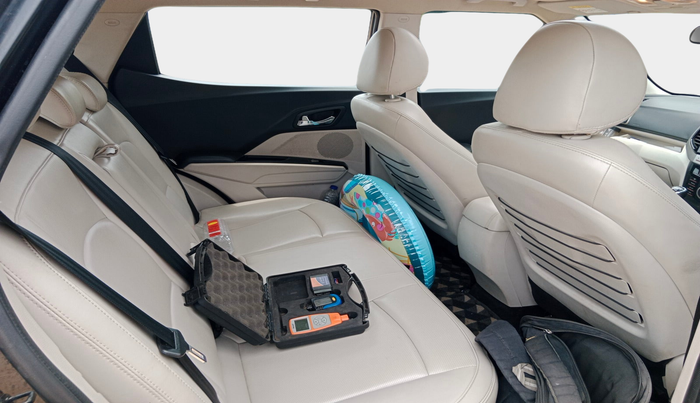 2019 Mahindra XUV300 W8 (O) 1.5 DIESEL, Diesel, Manual, 1,25,000 km, interior