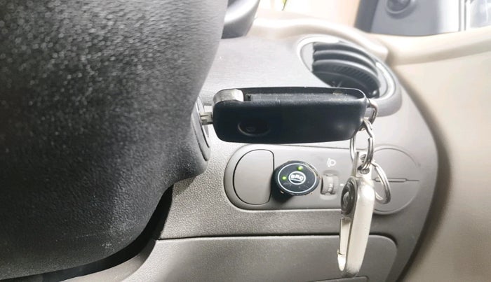 2013 Hyundai i10 MAGNA 1.1, Petrol, Manual, 1,23,421 km, interior