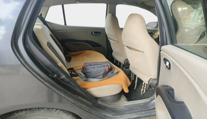 2013 Hyundai i10 MAGNA 1.1, Petrol, Manual, 1,23,421 km, interior