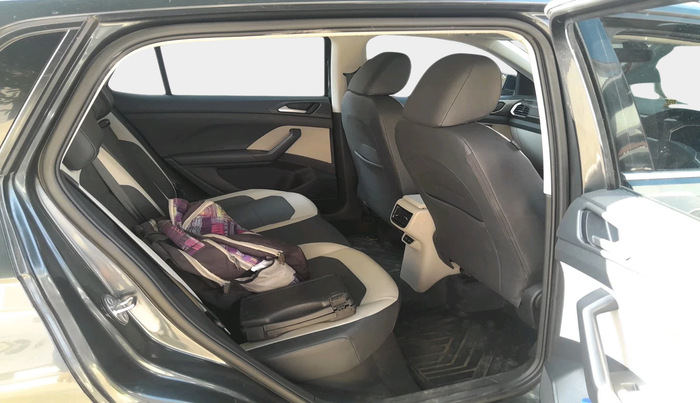 2022 Volkswagen TAIGUN TOPLINE 1.0 TSI MT, Petrol, Manual, 31,159 km, interior