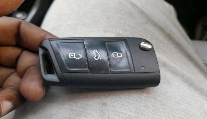 2022 Volkswagen TAIGUN TOPLINE 1.0 TSI MT, Petrol, Manual, 31,159 km, interior