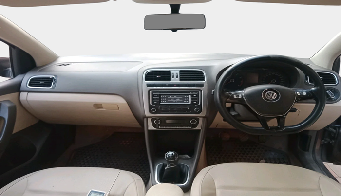 2015 Volkswagen Vento HIGHLINE 1.6 MPI, Petrol, Manual, 89,094 km, interior