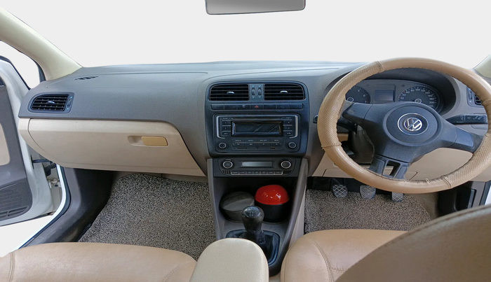 2013 Volkswagen Vento COMFORTLINE 1.6, Petrol, Manual, 1,14,253 km, interior