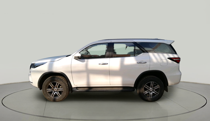 2022 Toyota Fortuner 4X2 MT 2.8 DIESEL, Diesel, Manual, 46,094 km, exterior