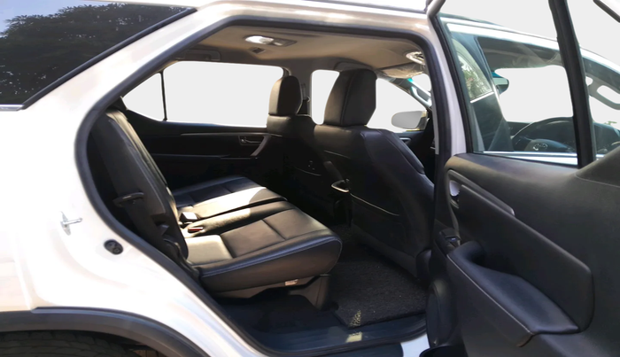 2022 Toyota Fortuner 4X2 MT 2.8 DIESEL, Diesel, Manual, 46,094 km, interior