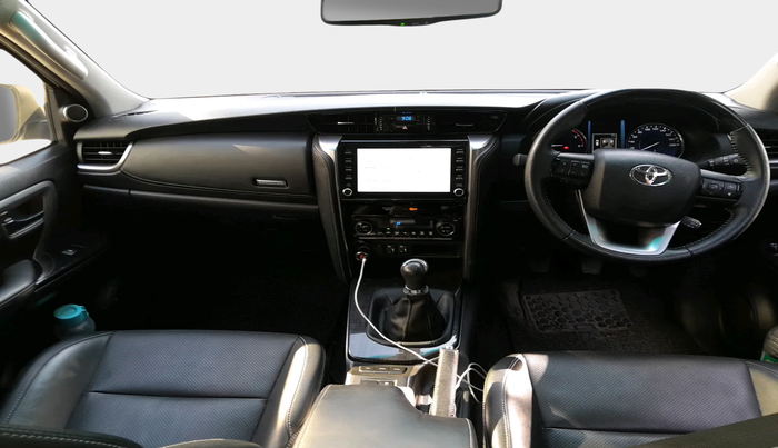 2022 Toyota Fortuner 4X2 MT 2.8 DIESEL, Diesel, Manual, 46,094 km, interior