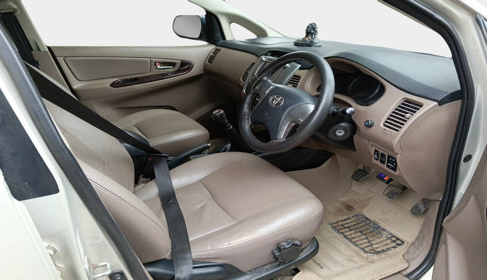 2015 Toyota Innova 2.5 ZX 7 STR, Diesel, Manual, 1,29,719 km, interior