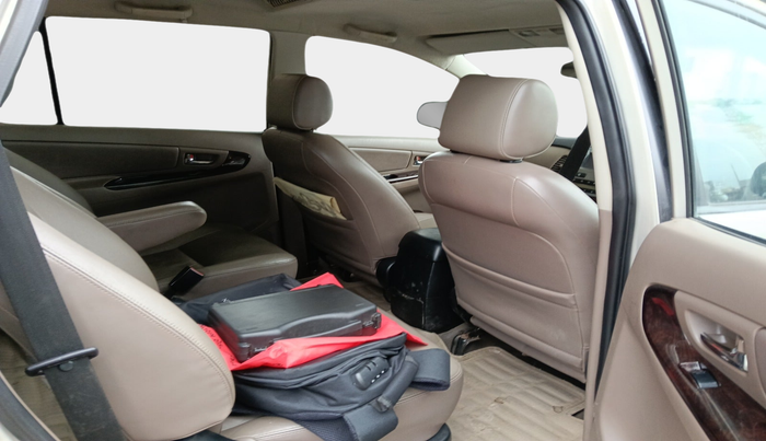 2015 Toyota Innova 2.5 ZX 7 STR, Diesel, Manual, 1,29,719 km, interior