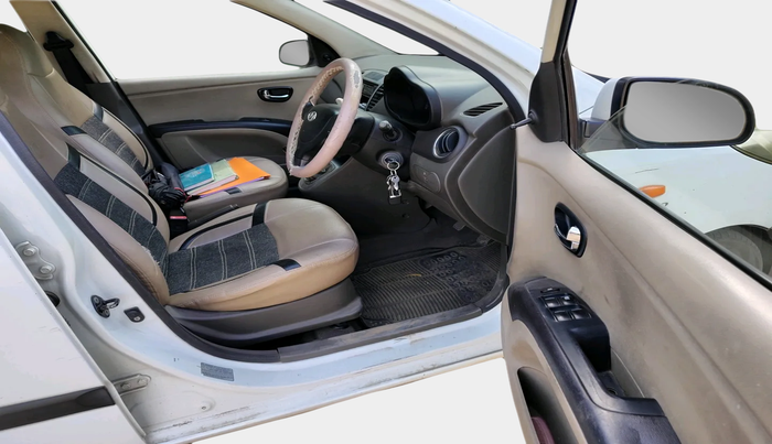 2011 Hyundai i10 MAGNA 1.1, Petrol, Manual, 1,28,271 km, interior